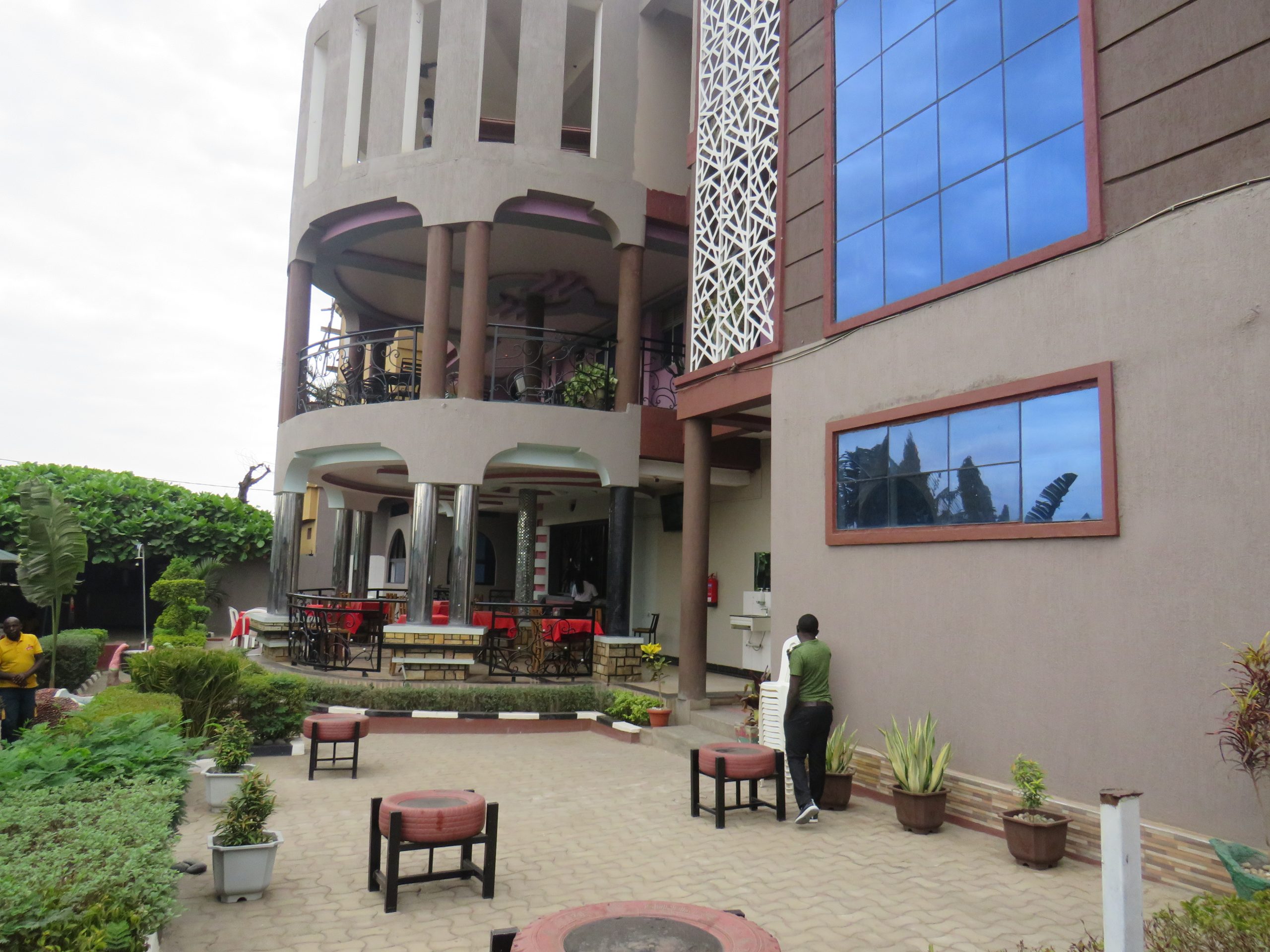 Kamwe Kamwe hotel and Spar Location: GPS;0.17761, 30.08111, Mbogoyabo-Kisanga road Telephone Contact: +256393254173/ +256200908994 Email: info@kamwekamwehotel.com/ kamwekamwehotelspa@gmail.com Website: www.kamwekamwehotel.com Facilities •	Accommodation •	Restaurant and Bar  •	Conference facilities •	Internet services